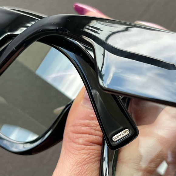 Tom Ford Linden FT1094 Unisex Sunglasses Black Frame main image 10